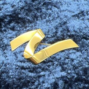 VINTAGE Brooch • Gold-Tone • Monet • Ribbon Swirl